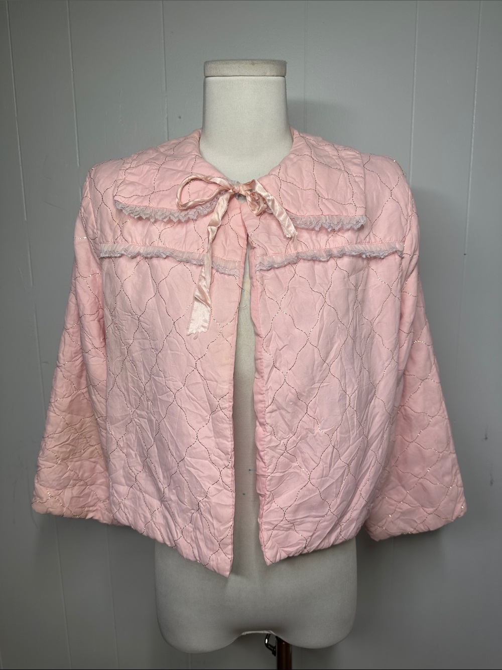 Vintage 1940s Pretty Pink Gold Stitch Bed Jacket